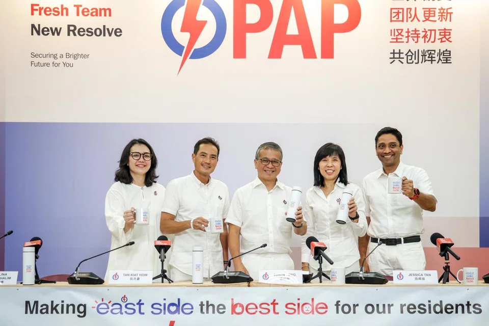 Menteri Kebudayaan, Masyarakat dan Belia, Encik Edwin Tong (tengah), memperkenalkan pasukan Parti Tindakan Rakyat (PAP) GRC East Coast di ibu pejabat PAP di New Upper Changi Road, yang terdiri daripada (dari kiri) Cik Hazlina Abdul Halim, Encik Tan Kiat How, Cik Jessica Tan dan Encik Dinesh Vasu Dash.