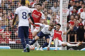 LEBIH AGRESIF: Pemain midfield Tottenham, James Maddison (dua dari kanan) bagaikan pemain yang tidak kenal erti penat dalam perlawanan menentang Arsenal, namun belum lagi ditentukan sekiranya beliau akan bermain semasa menentang Liverpool.