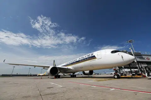 TINGKAT MUTU KHIDMAT: Singapore Airlines (SIA) telah melakarkan pelbagai strategi untuk meningkatkan khidmatnya kepada pelanggan di samping meneroka kerjasama baru di persada dunia bagi mengukuhkan jenamanya.