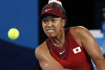 HARAPAN TUAN RUMAH DISINGKIR: Osaka dicabar dalam persembahan yang penuh kesilapan di bawah bumbung gelanggang tengah di Ariake Tennis Park dan disingkirkan dalam masa 68 minit. - Foto EPA-EFE