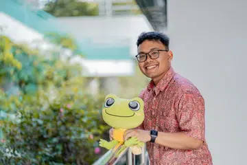 Encik Muhammad Lukman Nur Hakim Johari merupakan antara peserta Program Pemimpin Pasukan Belia bagi Kelestarian Alam Sekitar (YES LP), kendalian Agensi Sekitaran Kebangsaan (NEA). Menerusi program tersebut, beliau berpeluang mempelajari amalan kemampanan daripada pakar industri, sebelum menerapkan ilmu yang diperoleh dalam projek kemampanan hasil ideanya sendiri dengan sebahagian kos dibiayai.