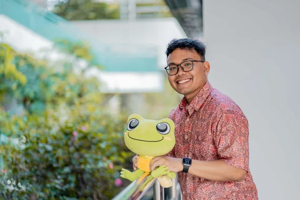 Encik Muhammad Lukman Nur Hakim Johari merupakan antara peserta Program Pemimpin Pasukan Belia bagi Kelestarian Alam Sekitar (YES LP), kendalian Agensi Sekitaran Kebangsaan (NEA). Menerusi program tersebut, beliau berpeluang mempelajari amalan kemampanan daripada pakar industri, sebelum menerapkan ilmu yang diperoleh dalam projek kemampanan hasil ideanya sendiri dengan sebahagian kos dibiayai.