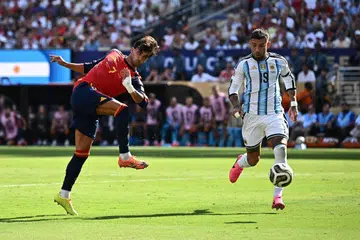 Penyerang Sepanyol Ferran Torres (kiri), menjaringkan gol kemenangan perlawanan menentang Argentina dalam final Piala Dunia pada 20 Jun. Perlawanan tersebut berakhir 1-0, dan Sepanyol akhirnya dinobat sebagai juara Piala Dunia.