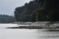 CARI HURAIAN: Kajian pertama huraian bagi melindungi kawasan bandar-pantai timur Singapura daripada kenaikan paras laut dijalankan oleh CPG Consultants dan akan mengambil masa empat tahun untuk diselesaikan. - Foto fail