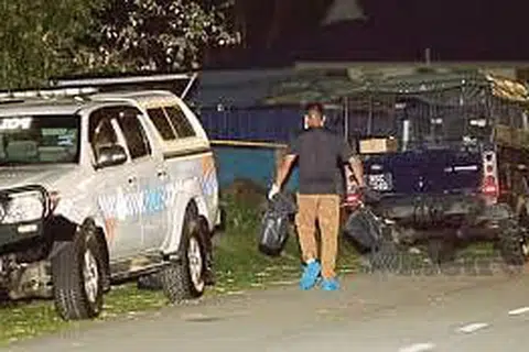 Polis forensik menyiasat insiden di Kampung Ladang, Krubong.
