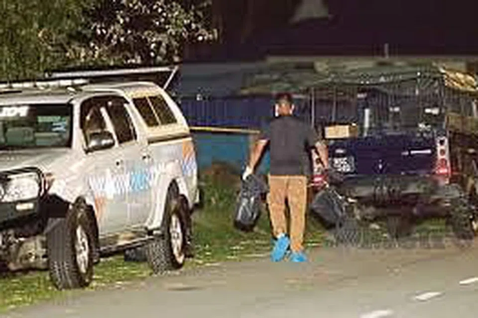 Polis forensik menyiasat insiden di Kampung Ladang, Krubong.