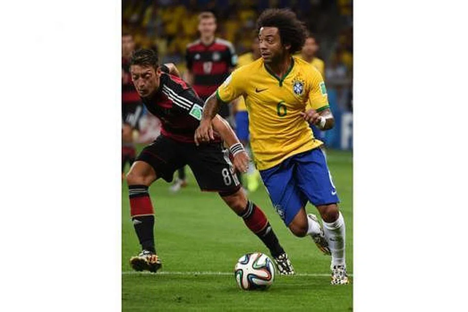 6. MARCELO (kanan) LUPA TUGAS UTAMA - Foto AFP. 