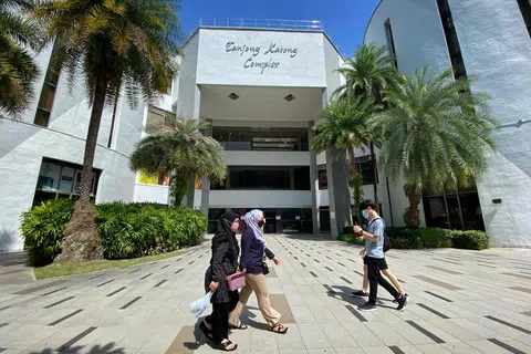 Pusat beli-belah Tanjong Katong Complex di Geylang Serai sedang menjalani kerja-kerja peningkatan untuk diberi nafas baru dan dijangka membuka semula pintunya kepada orang ramai pada separuh pertama 2029.