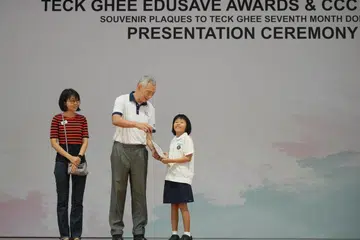 Menteri Kanan, Encik Lee Hsien Loong, di majlis penyampaian Anugerah Edusave di Sekolah Rendah Teck Ghee pada 18 Januari.