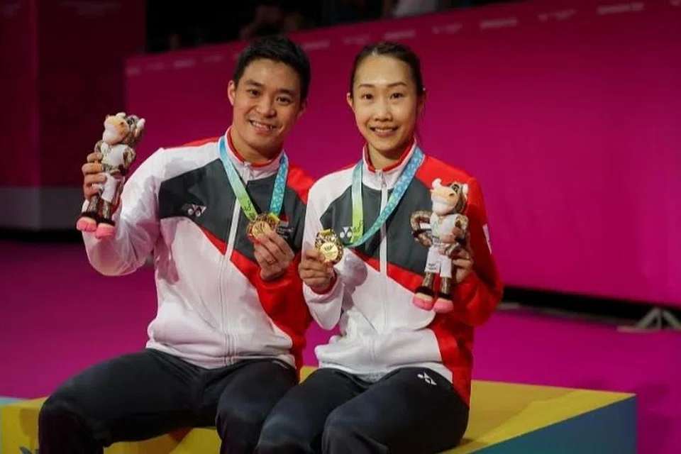 Gandingan badminton Singapura, Hee Yong Kai Terry dan Tan Jessica Wei Han, memenangi pingat emas dalam acara beregu campuran semasa Sukan Komanwel Birmingham pada 2022.