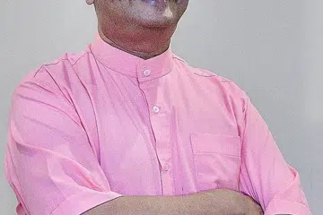 WAWASAN PEMIMPIN: Presiden Persatuan Agensi Keselamatan Bertauliah (ACSA), Encik John Vijayan Vasavan, 60 tahun, berkata, selain meningkatkan faedah pekerja dan menjadikan sekitaran pekerjaan lebih baik, persatuannya akan bekerja dengan pemegang taruhan untuk menarik tenaga kerja muda menyertai industri keselamatan. - Foto ihsan: ACSA