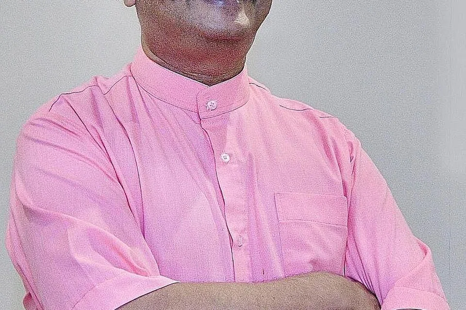 WAWASAN PEMIMPIN: Presiden Persatuan Agensi Keselamatan Bertauliah (ACSA), Encik John Vijayan Vasavan, 60 tahun, berkata, selain meningkatkan faedah pekerja dan menjadikan sekitaran pekerjaan lebih baik, persatuannya akan bekerja dengan pemegang taruhan untuk menarik tenaga kerja muda menyertai industri keselamatan. - Foto ihsan: ACSA