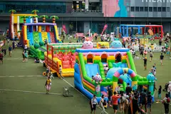 Our Tampines Hub merupakan salah satu contoh ruang bersepadu di Singapura yang diwujudkan agar orang ramai daripada pelbagai latarbelakang boleh berkumpul dan melakukan kegiatan dengan selesa secara bersama.