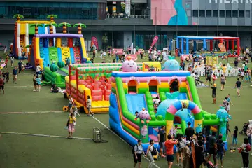 Our Tampines Hub merupakan salah satu contoh ruang bersepadu di Singapura yang diwujudkan agar orang ramai daripada pelbagai latarbelakang boleh berkumpul dan melakukan kegiatan dengan selesa secara bersama.
