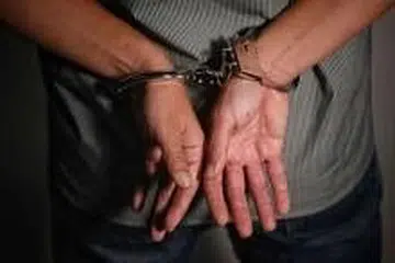 MENGAKU TIDAK BERSALAH: Muhammad Farhan Abdul Rashif membuat pengakuan tidak bersalah apabila tuduhan dibacakan di hadapan hakim Sesyen.