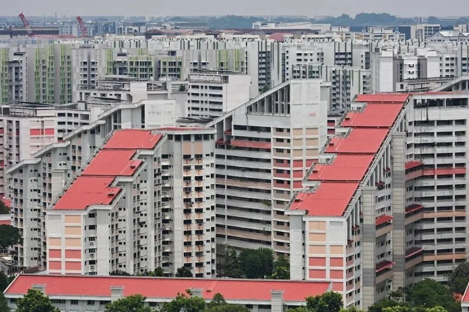 Anggaran awal yang dikeluarkan pada 1 Julai menunjukkan bahawa harga jualan semula Lembaga Perumahan dan Pembangunan (HDB) jatuh sebanyak 0.3 peratus pada suku kedua 2026.