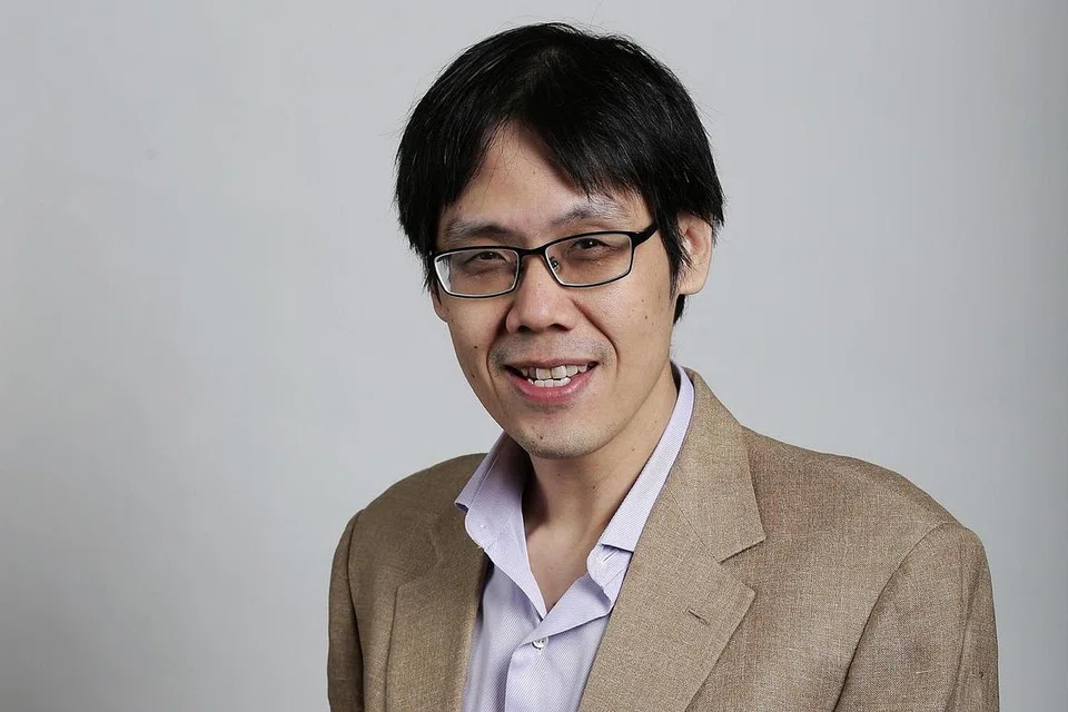 - Profesor Madya Universiti Sains Kemasyarakatan Singapura Walter Theseira.