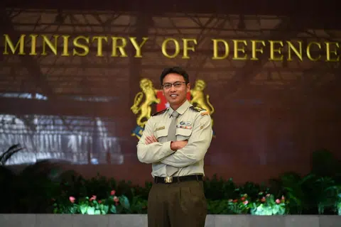 PENGIKTIRAFAN USAHA: LTC Mohammad Jawahir Samuri merupakan antara  1,196 anggota Mindef dan SAF yang akan dinaikkan pangkat mulai 1 Julai ini. 
