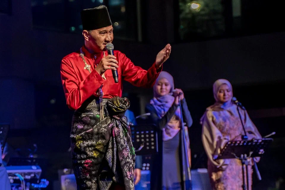 ZAPIN PENGUKUH SEJARAH: Zubir Abdullah menghasilkan lagu zapin seperti 'Zapin Telok Blangah', 'Zapin Kampung Melayu', 'Zapin Perpaduan' dan 'Berzapin Di Geylang Serai' sebagai wadah mengarkib sejarah Singapura dalam lagu. - Foto BM oleh NUR DIYANA TAHA