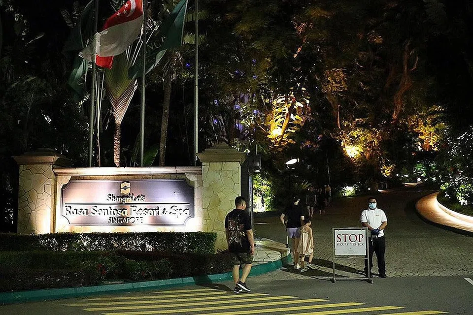 TEMPAT INAP: Lelaki pertama dari China yang diuji positif dijangkiti virus Wuhan telah menginap bersama rombongan 10 orang di Hotel Shangri-La Rasa Sentosa Resort and Spa di Singapura. - Foto BH oleh TIMOTHY DAVID