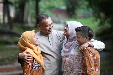 Ibu bapa yang menghadiri sidang keibubapaan ‘Mengeratkan Hubungan Bersama Anak’ anjuran Berita Harian pada 2 November 2024 akan dapat mengikuti perbincangan anggota panel berkaitan topik menyediakan persekitaran selamat untuk anak-anak mengharungi kehidupan dengan yakin.