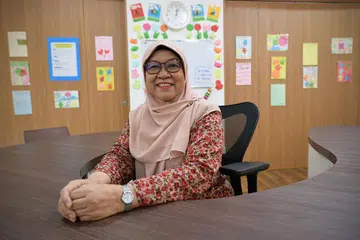 TERUS MENYAMBUNG KHIDMAT: Cik Yang Chek menyahut panggilan untuk membantu dan melakukan yang terbaik bagi mereka yang menghadapi penyakit kesihatan mental seperti demensia dan keluarga mereka. - Foto BM oleh Ng Sor Luan