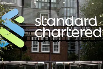 KURANGKAN KOS: Standard Chartered telah mula mengurangkan peranan di peringkat pejabat pertengahan termasuk sumber manusia dan transformasi digital di Asia dalam beberapa minggu lalu.