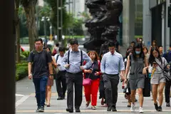 BONUS AKHIR TAHUN: Penjawat awam Singapura akan menerima bonus akhir tahun sebanyak 0.6 bulan. 