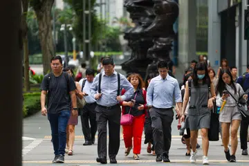 BONUS AKHIR TAHUN: Penjawat awam Singapura akan menerima bonus akhir tahun sebanyak 0.6 bulan. 