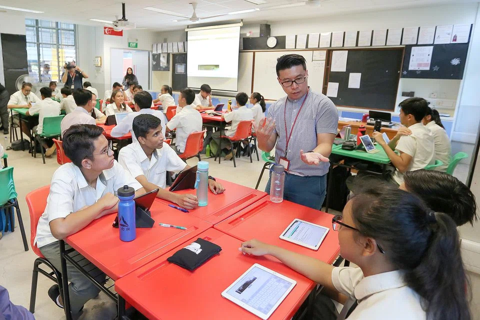 PRESTASI BAIK: Pelajar Singapura yang menyertai kajian Pisa 2022 mengekalkan prestasi mereka dalam matematik dan bertambah baik dalam  sains.