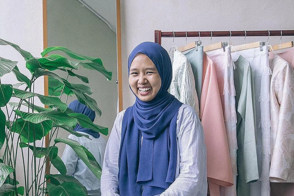 PROGRAM BERGUNA: Cik Hafizah (atas) mendapati program DPPMS amat berguna bagi membantunya dalam mengembangkan perniagaan. - Foto ihsan HAFIZAH GHAZALI
