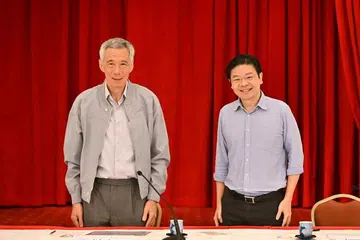 Encik Lawrence Wong (kanan) telah diumumkan sebagai ketua pasukan generasi keempat (4G) pemimpin politik, sekali gus membuka laluan untuknya menjadi pengganti Encik Lee Hsien Loong (kiri) sebagai perdana menteri Singapura seterusnya.