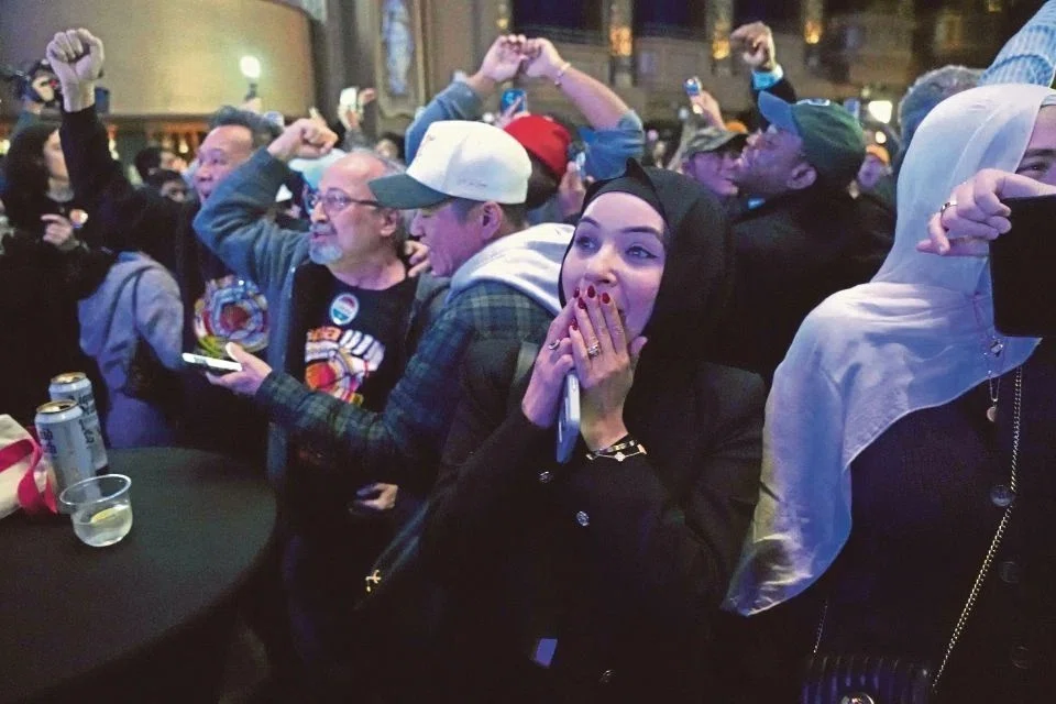 Penyokong Datuk Bandar New York baharu, Zohran Mamdani meraikan kemenangan Mamdani di New York.