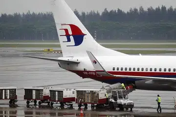 PENYUSUNAN SEMULA: Kakitangan Malaysia Airlines (MAS) akan menerima surat mereka pada Isnin ini. Pusat Pembangunan Korporat (CDC) telah ditubuhkan untuk menyediakan perkhidmatan latihan serta bantuan mendapatkan pekerjaan baharu secara percuma buat kakitangan yang akan meninggalkan syarikat itu. - Foto THE STRAITS TIMES.