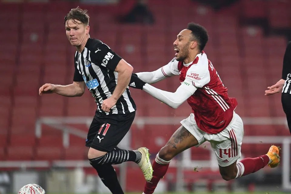 MENGECEWAKAN 1: Kapten dan penyerang azimat Arsenal Pieree-Emerik Aubameyang tidak berdaya bangkit menunjukkan potensinya dalam beberapa perlawanan terkini. - Foto EPA-EFE