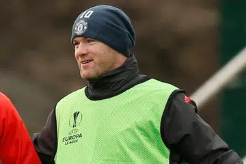 LUAHKAN KESETIAAN: Penyerang United, Wayne Rooney, mengakui beliau tiada hasrat berpindah ke kelab lain. - Foto REUTERS