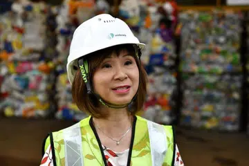 GALAK USAHA TIADA PEMBAZIRAN: Dr Khor berkata dana $2 juta itu antara lain bertujuan menggalak orang ramai tampil menganjurkan projek dan daya usaha yang dapat membantu meningkatkan usaha kitar semula di sini.