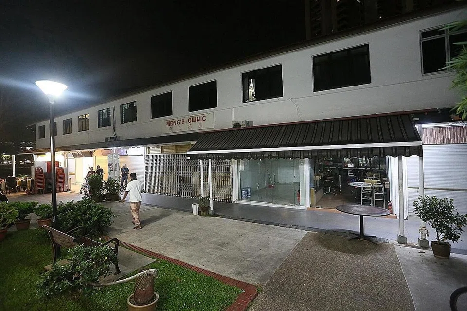 SINGKAP KENANGAN - 2019: Beberapa peniaga tutup kedai ekoran keadaan persekitaran yang semakin sepi. - Foto fail 
