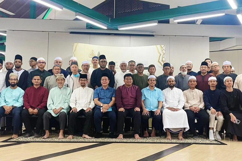 Imam dan bilal sambilan menjalani latihan untuk membaiki bacaan bagi solat harian di Masjid-Masjid Daerah Timur. 