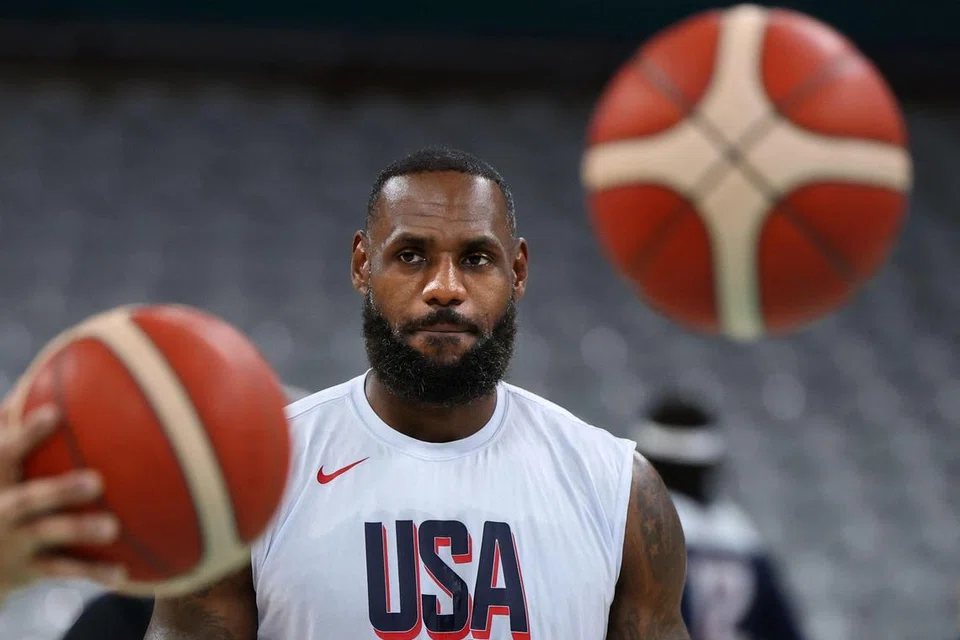 LeBron James antara bintang bola keranjang yang mewakili Amerika Syarikat.
