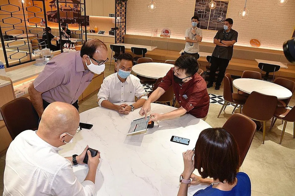 JADI DIGITAL: Pelbagai usaha dijalankan untuk membantu perniagaan memanfaatkan penggunaan teknologi, antaranya Program SME Go Digital yang telah memberi manfaat kepada lebih 63,000 perusahaan sejak pelancarannya pada 2017. - Foto BH oleh DESMOND WEE