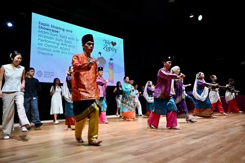 Singapura, Brunei, Indonesia dan Malaysia mencalonkan tarian zapin untuk disertakan dalam Senarai Warisan Budaya Tidak Ketara (ICH) Kemanusiaan, yang diusahakan Pertubuhan Pendidikan, Saintifik dan Kebudayaan Pertubuhan Bangsa-Bangsa Bersatu (Unesco).