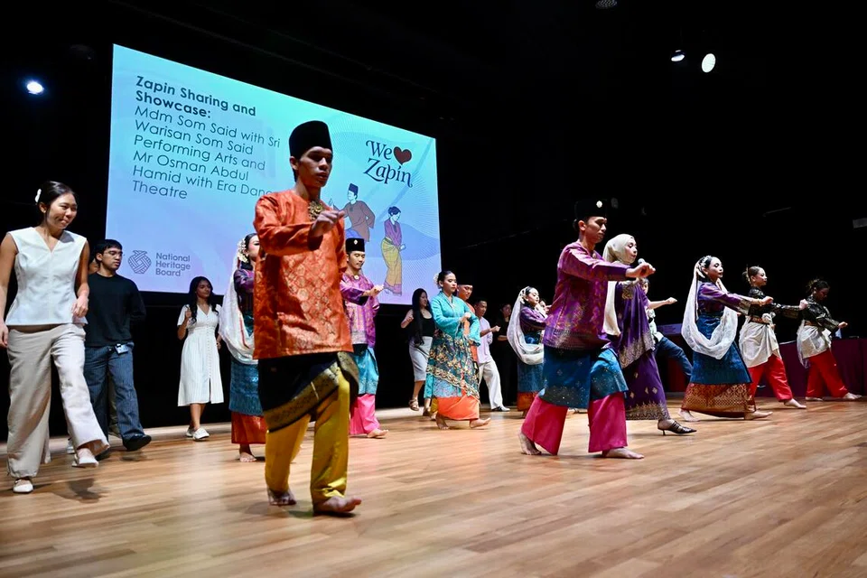 Singapura, Brunei, Indonesia dan Malaysia mencalonkan tarian zapin untuk disertakan dalam Senarai Warisan Budaya Tidak Ketara (ICH) Kemanusiaan, yang diusahakan Pertubuhan Pendidikan, Saintifik dan Kebudayaan Pertubuhan Bangsa-Bangsa Bersatu (Unesco).