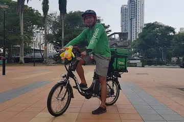 PERLU JADUAL KERJA FLEKSIBEL: Encik Adillah Md Amin akan mengutamakan menjaga keluarganya dan memerlukan jadual pekerjaan yang sesuai. - Foto ihsan ADILLAH MD AMIN