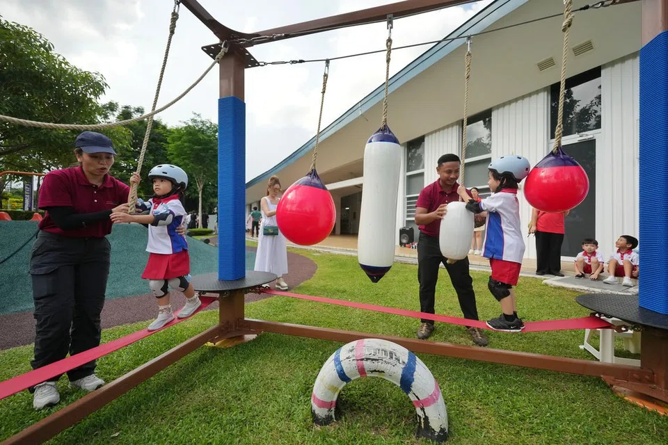 PCF Sparkletots@Joo Chiat bekerjasama dengan Akademi Kepimpinan dan Perwatakan (CLA) dalam menjayakan usaha memberi pelajar peluang mencuba melakukan aktiviti termasuk mengharungi laluan berhalangan yang menyumbang kepada pembelajaran yang menyeluruh.