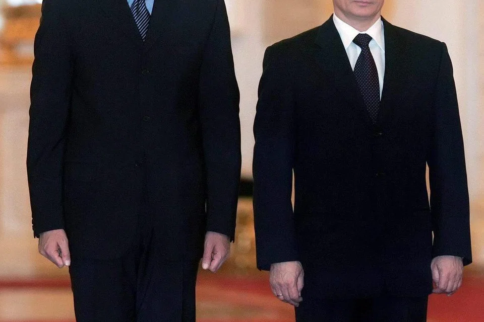 Presiden Russia, Encik Vladimir Putin, (kanan) menyambut Presiden Syria yang digulingkan, Encik Bashar al-Assad di Kremlin, Moscow, Russia, dan memberikannya suaka politik. 