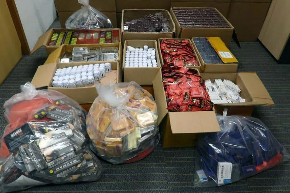 HSA merampas 62,000 unit dadah seks haram bernilai lebih $90,000 dari sebuah rumah di Sims Drive pada 20 Januari 2021. - 