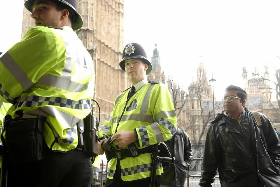 RONDAAN: Polis Britain menjalankan rondaan sambil menyiasat dakwaan terdapat “balai polis China” di tiga kawasan di Britain.