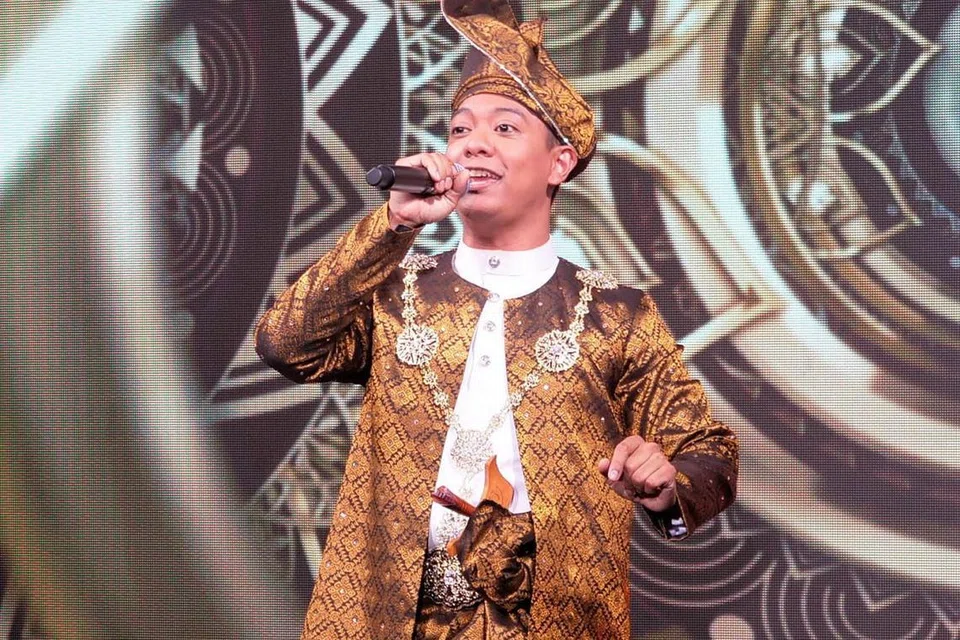 INGIN WARNAI ACARA BUDAYA: Naib jura 'Suara 3.0', Mohammad Rizuan Rashid, yang pernah ke Filipina dan Indonesia bagi peraduan nyanyian, kini tetapkan matlamat menyertai acara budaya bagi memasyarakatkan irama tradisional pula. - Foto WISMA GEYLANG SERAI 