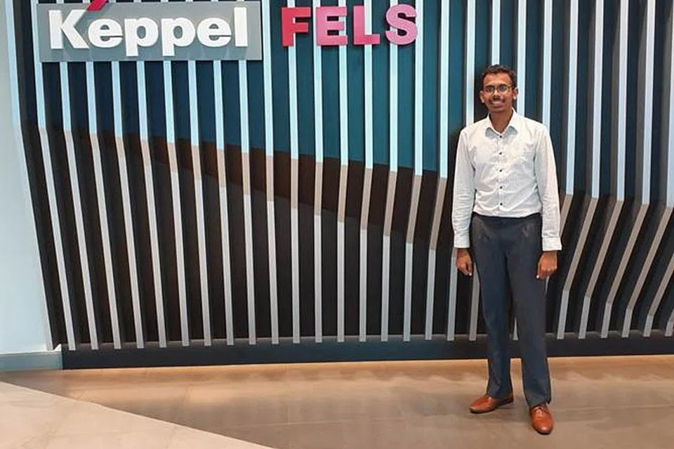 RAIH KEJAYAAN: Encik Mustaaq menjalani latihan amali di syarikat Keppel FELS semasa beliau di Politeknik Singapura. .- Foto POLITEKNIK SINGAPURA